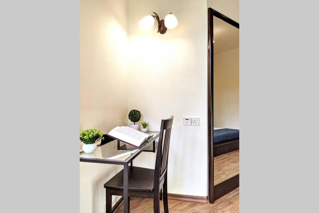 Ees Whale House - Homestay 3 Min Walk To Beach باتو فيرينغي المظهر الخارجي الصورة